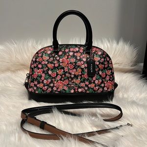 beautiful coach bag in perfect condition used only once 🌺🌺🌺🌺🌺🌺
